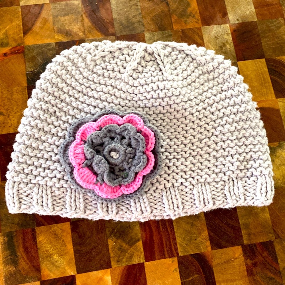 2H KNITS: grey Knit Hat with Flower 🌸 Size: Kids S